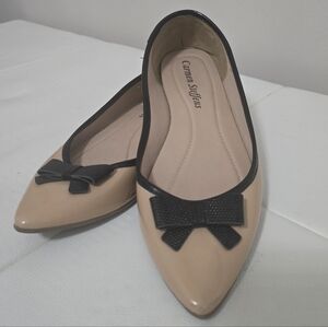Chic Two-Tone Flats with Bow Accent